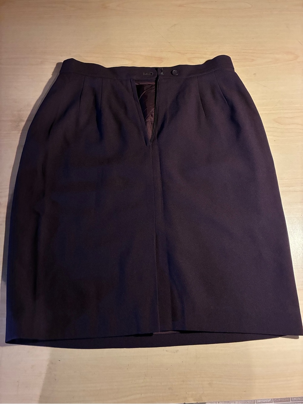 Classic Women's Pencil Skirt in plum size 10 casual corner